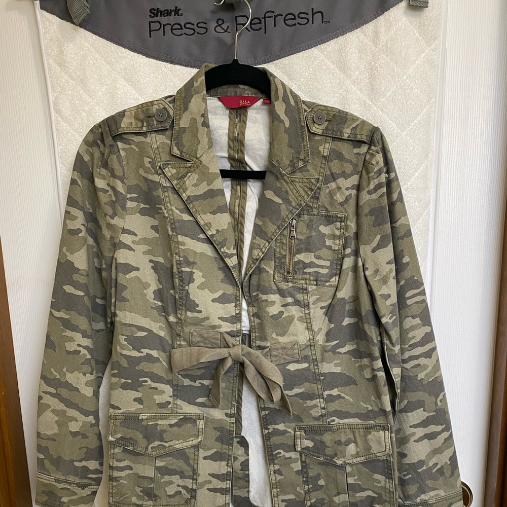 GILI Camo Jacket Size 8